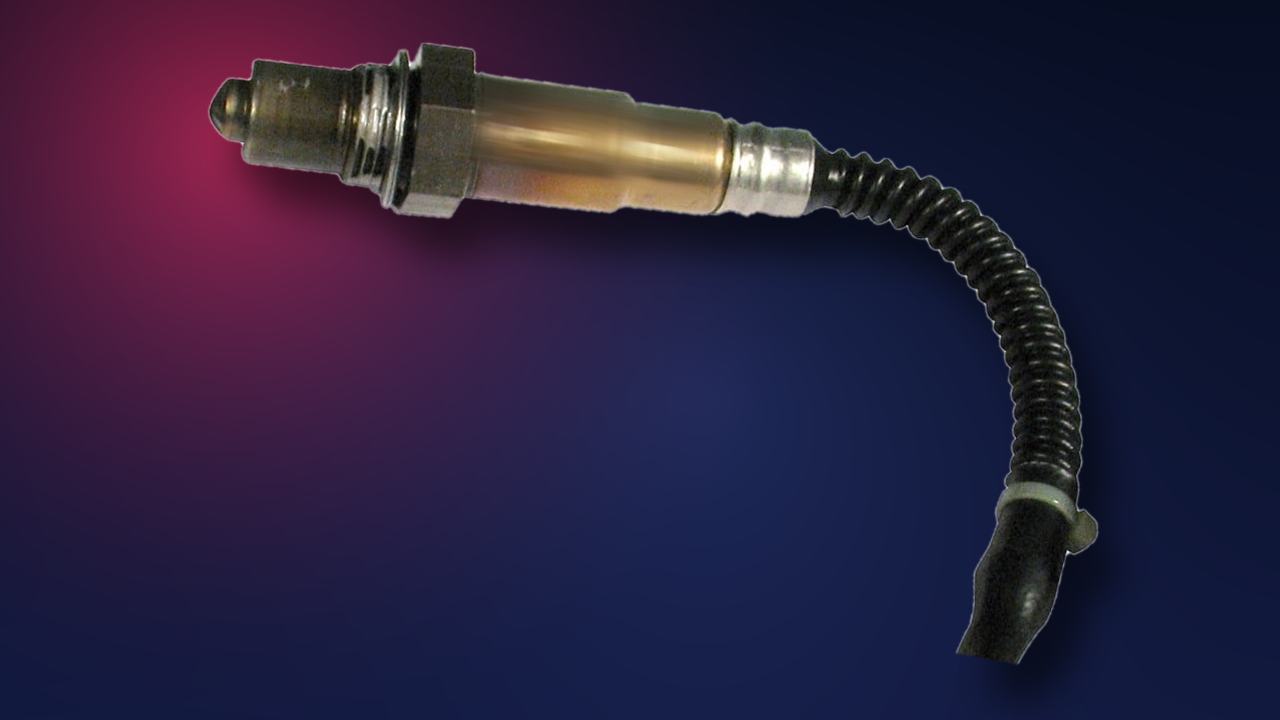 Sonde moteur avec gaine de câble sur fond bleu nuit dégradé à reflet rouge, Konipa